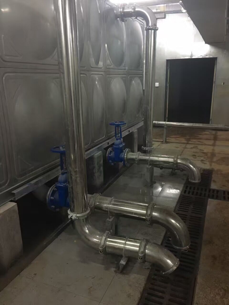 高楼建筑供水管道系统使用水蜜桃无码视频在线观看.jpg 高楼建筑供水管道系统使用水蜜桃无码视频在线观看.jpg